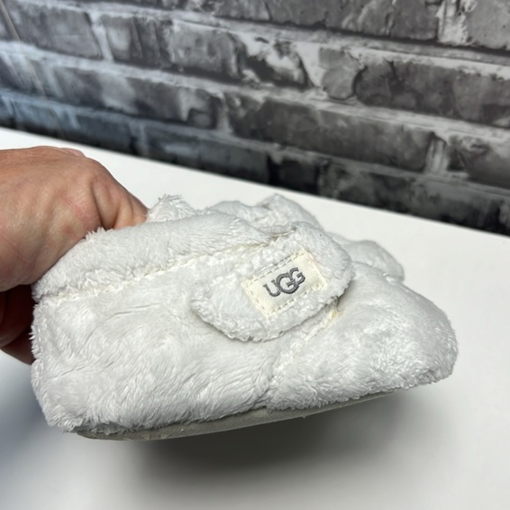 UGG - Picture 2 of 8